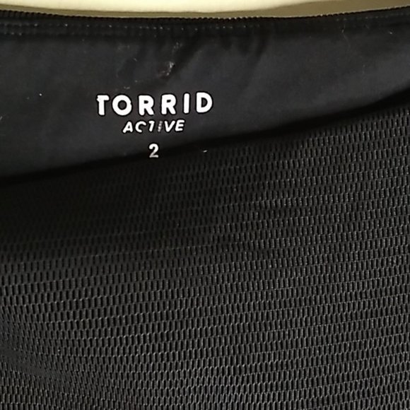 COPY - TORRID ACTIVE CROPPED CAPRI PANTS SIZE 2 STARS - Picture 3 of 7
